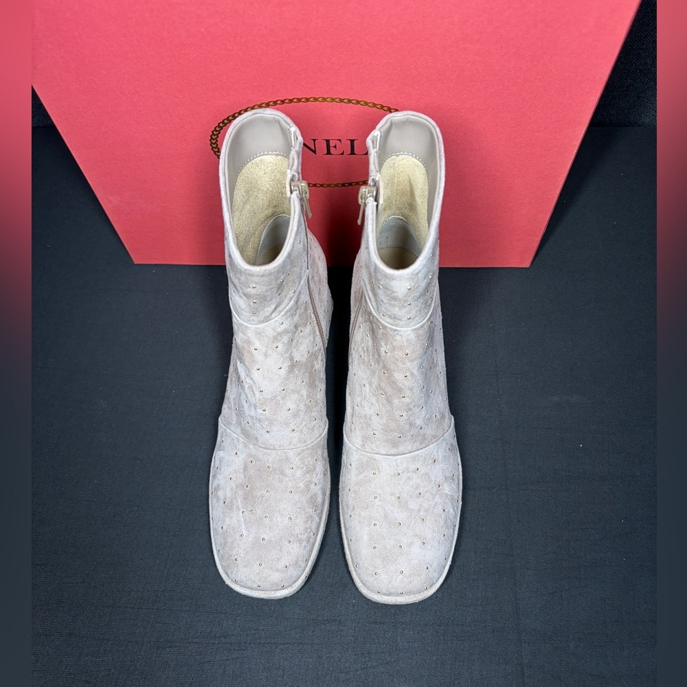 Vaneli Vava Ankle Booties